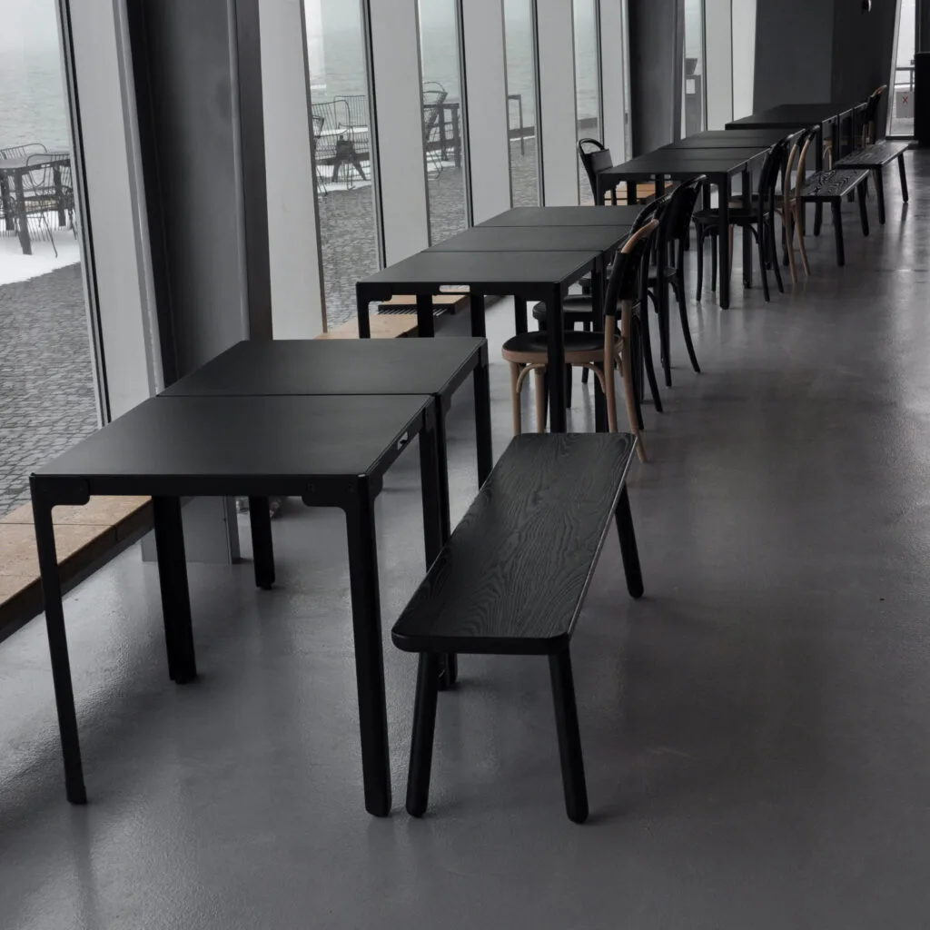 Bench One Black in Situ