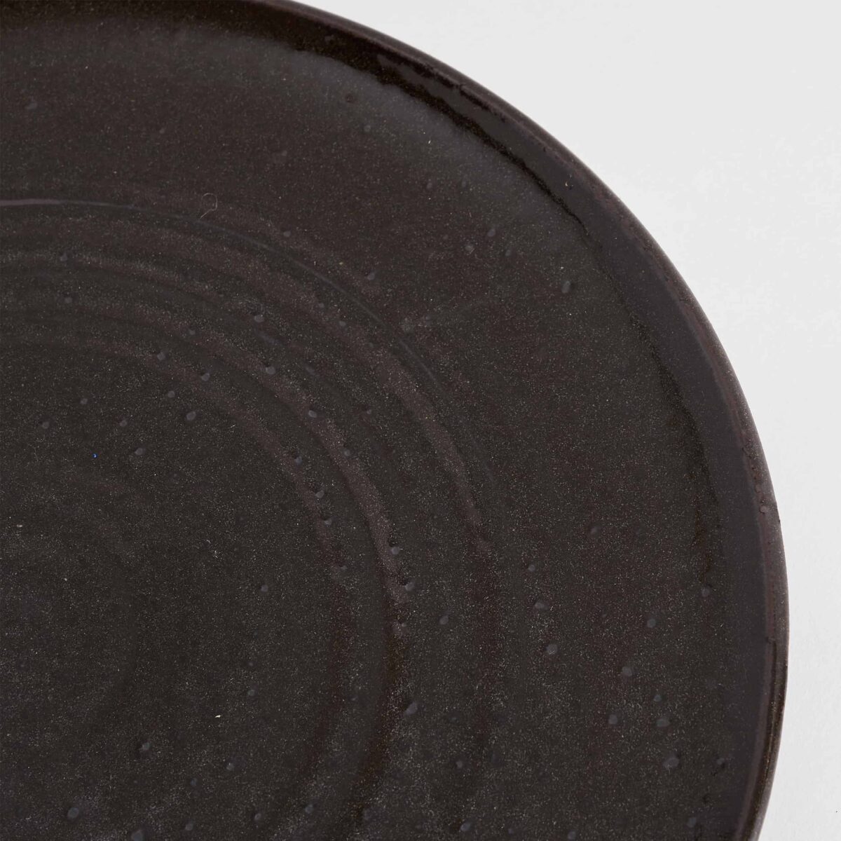 Marland Dinner Plate Gloss Black – Another Country – Photo Credit Yeshen Venema -web ready – 21.11.184217