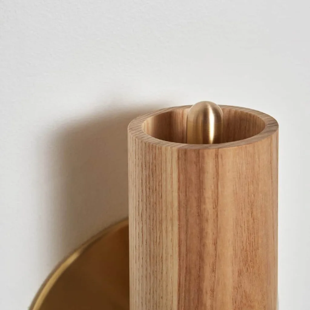 Lodge Sconce Oak / Hewn Brass